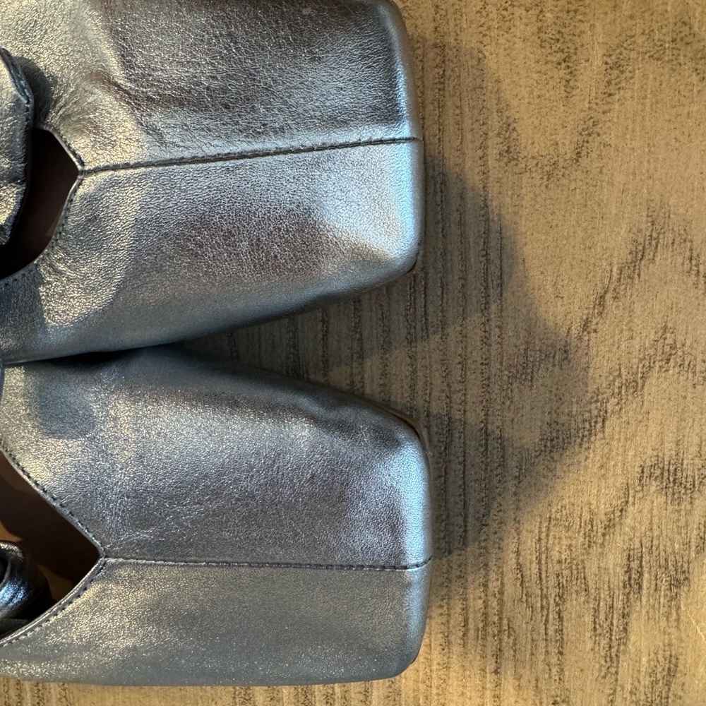 Vicenza Silver Women's Flats - Picture 2 of 3